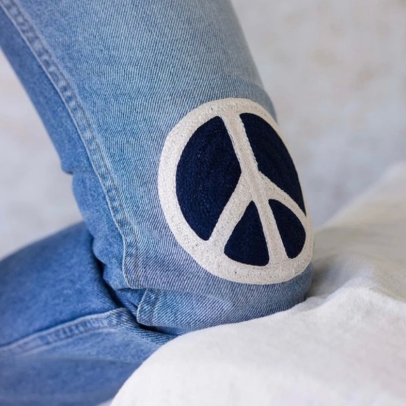 Bliss and Mischief Peace Sign Patch Embroidered Denim Jeans Size 25 NWOT - RARE! - Picture 2 of 12